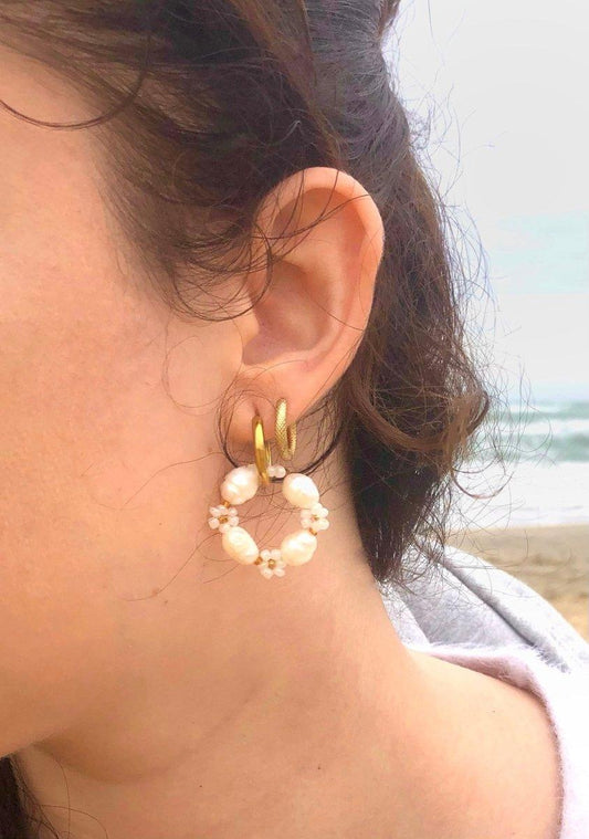 Créoles perles d'eau douce fleuries - PadlockfrColliers-Bijoux