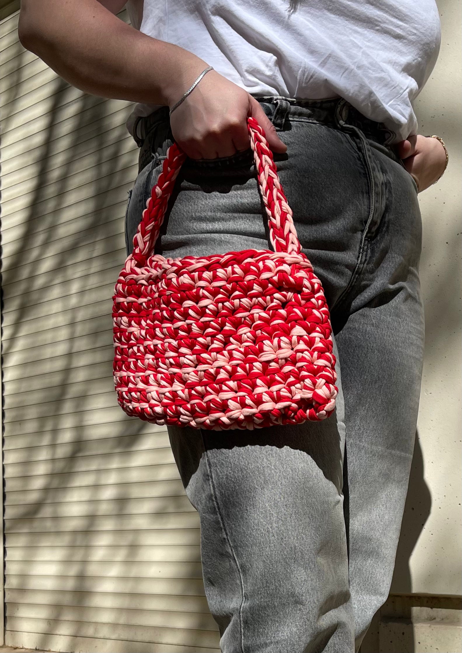 sac a main rouge et rose en crochet