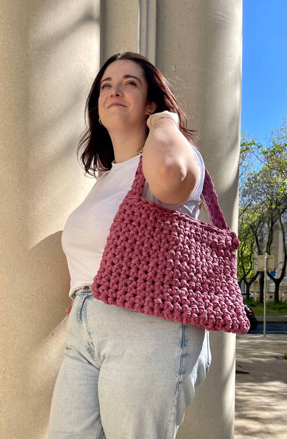 sac en crochet violet pour ordinateur